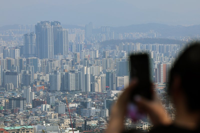 서울 남산에서 바라본 아파트 단지 모습. 사진=뉴스1