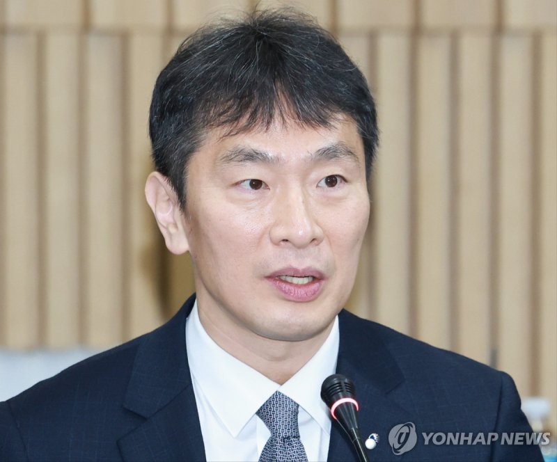 경남 찾은 이복현 "방산·조선업계 RG 발급 활성화 등 지원 조치"