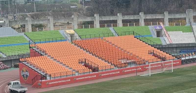 춘천시 송암스포츠타운 가변석 운영 (출처=연합뉴스)