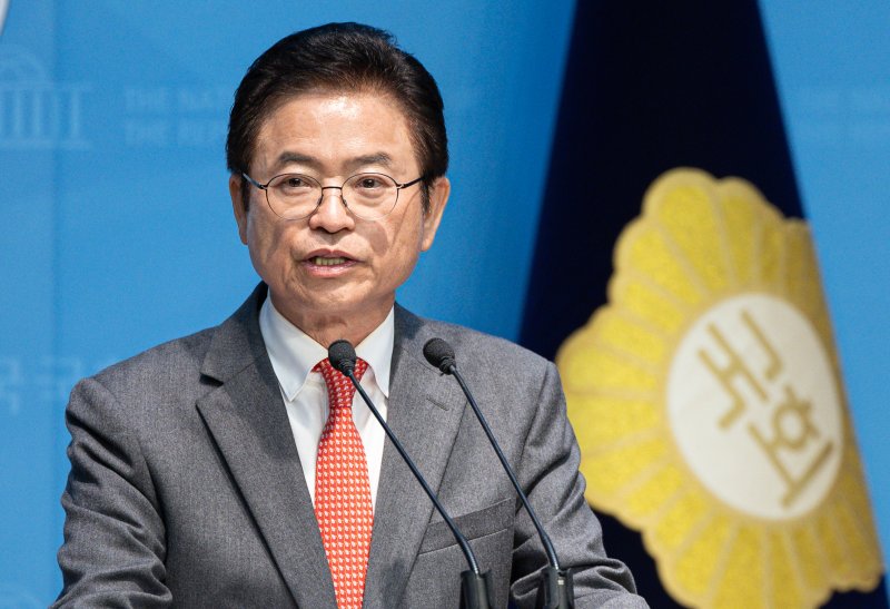 이철우 경북지사가 9일 오후 서울 여의도 국회 소통관에서 제21대 대통령선거 출마 선언 기자회견을 하고 있다. 2025.4.9/뉴스1 ⓒ News1 이재명 기자