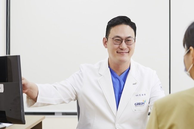 [창원=뉴시스]창원경상국립대학교병원 외과 김태한 교수.(사진=창원경상대병원 제공) 2025.04.09.photo@newsis.com *재판매 및 DB 금지