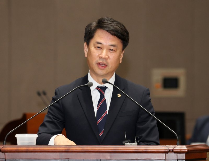 이상근 충남도의원이 도정질문을 하고 있다. (충남도의회 제공. 재판매 및 DB금지)/뉴스1