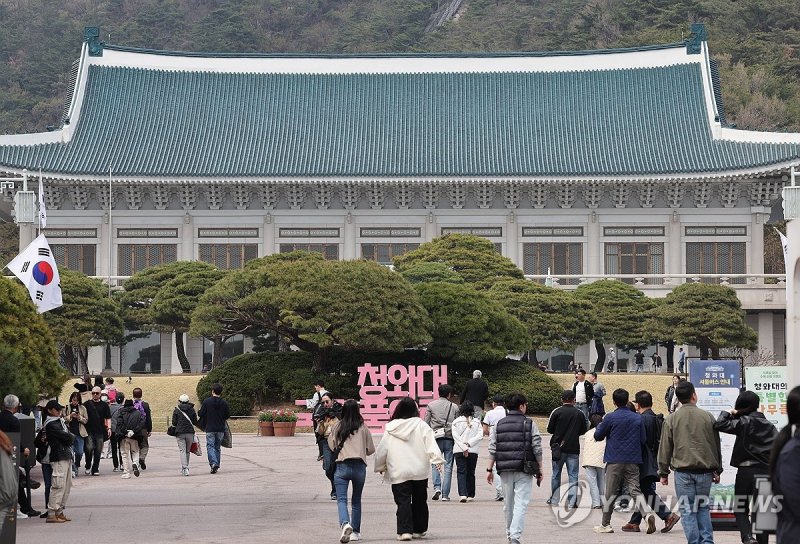 청와대 북적 (출처=연합뉴스)