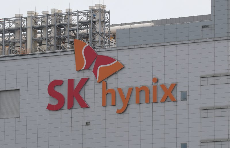 삼성전자 6%, SK하이닉스 13%... 프리마켓서 급등