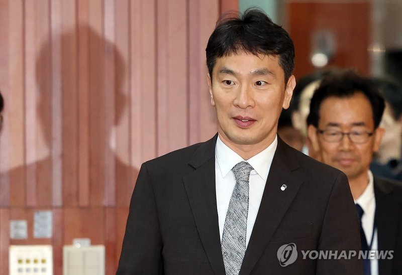 입장하는 이복현 금감원장 (출처=연합뉴스)