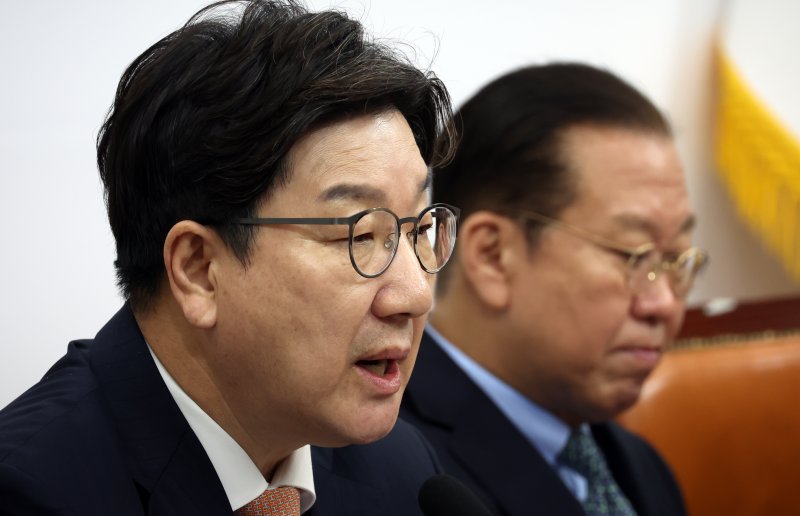 권성동 국민의힘 원내대표가 10일 서울 여의도 국회에서 열린 비상대책위원회의에서 발언하고 있다. 뉴시스