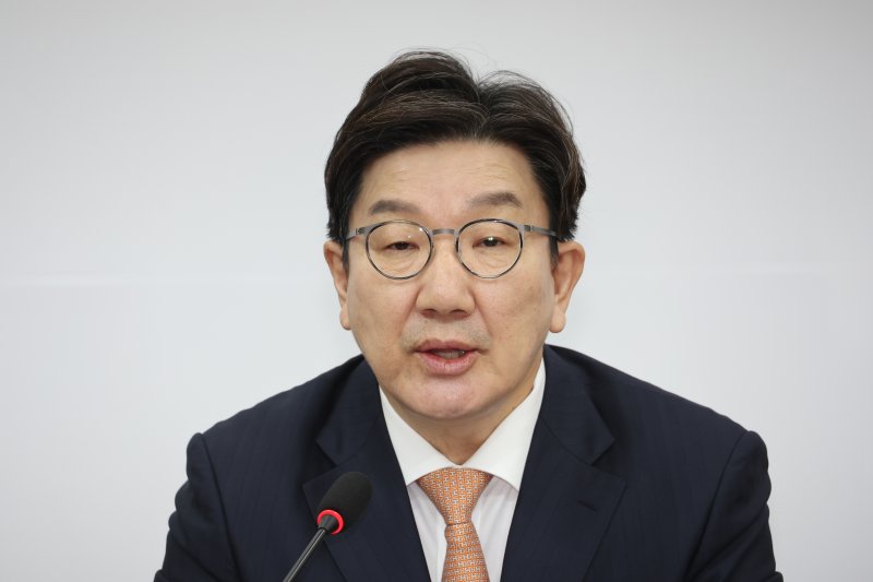 권성동, 법무장관 탄핵 기각에 "10번째 줄기각…민주당 아버지 노려본 괘씸죄"