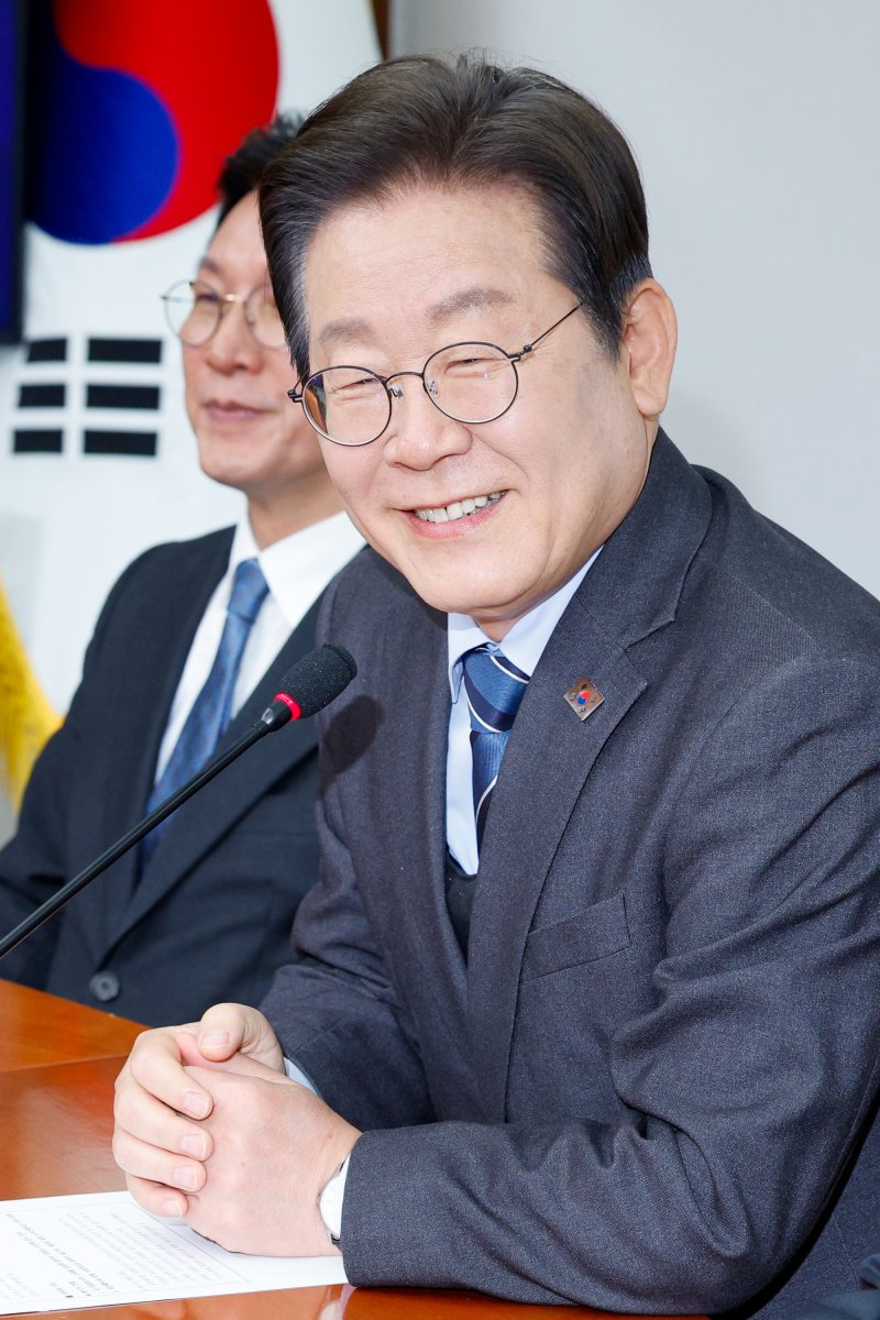 이재명 더불어민주당 대표가 9일 오전 서울 여의도 국회에서 열린 최고위원회의에서 발언하고 있다. 2025.4.9/뉴스1 ⓒ News1 안은나 기자