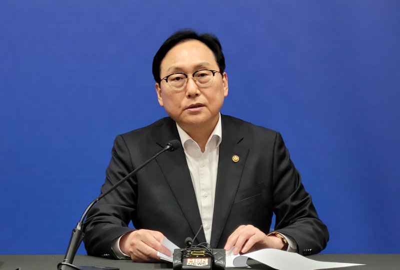 정인교 통상교섭본부장이 9일(현지시간) 미국 워싱턴DC 주미한국대사관에서 특파원단과 간담회를 하고 있다. 연합뉴스