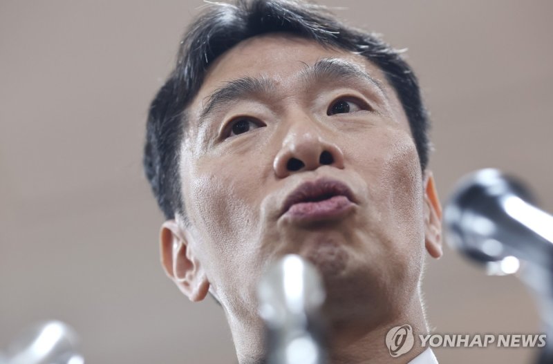 브리핑하는 이복현 금감원장 (출처=연합뉴스)