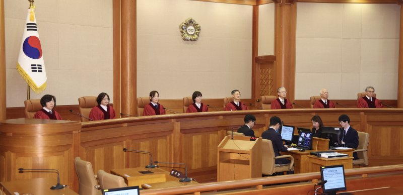 대통령 권한대행 '탄핵 정족수' 논란…헌재, 국힘 측 권한쟁의 각하[종합]