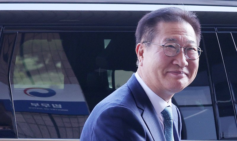 탄핵안 기각으로 직무 복귀한 박성재 법무부 장관이 10일 경기 과천 법무부 청사로 출근하고 있다. /사진=뉴스1