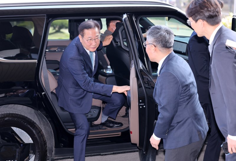 탄핵안 기각으로 직무 복귀한 박성재 법무부 장관이 10일 경기 과천 법무부 청사로 출근하고 있다. 2025.4.10/뉴스1 ⓒ News1 박지혜 기자