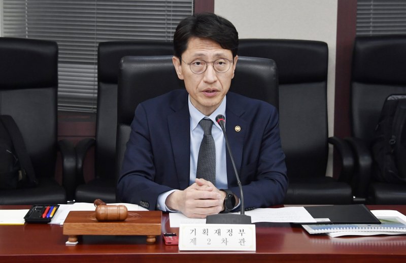 [서울=뉴시스] 김진아 기자 = 사진은 김윤상 기획재정부 차관이 지난달 25일 오전 서울 종로구 한국무역보험공사에서 열린 '제1회 민간투자사업심의위원회 본회의'에서 발언하고 있는 모습. (사진=기획재정부 제공) 2025.03.25. photo@newsis.com *재판매 및 DB 금지