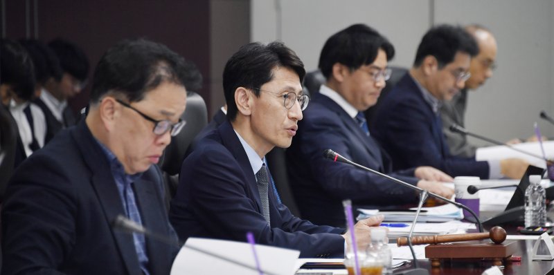 [서울=뉴시스] 사진은 김윤상 기획재정부 2차관이 지난달 25일 오전 서울 종로구 한국무역보험공사에서 '제1회 민간투자사업심의위원회 본회의'를 주재하고 모두발언을 하고 있는 모습 (사진=기재부 제공) 2025.3.25. photo@newsis.com *재판매 및 DB 금지