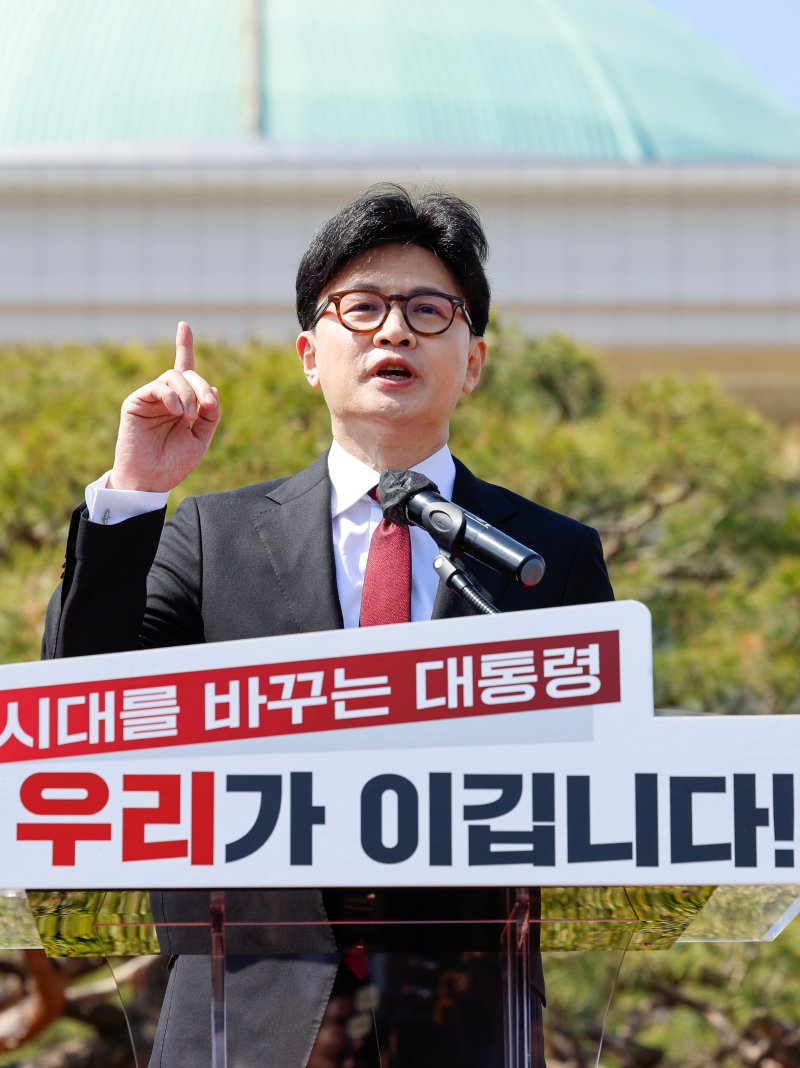 이재명, 영상으로 대선 공식 출사표…한동훈도 대권도전 선언