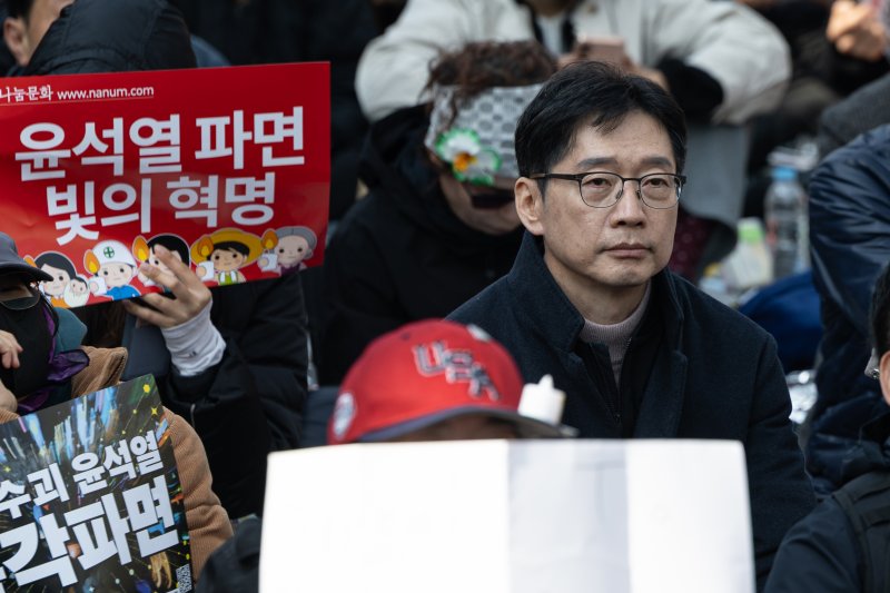 윤석열 대통령 탄핵안 선고일인 4일 오전 서울 종로구 안국역 인근에서 열린 탄핵 촉구 집회에 김경수 전 경남도지사가 참석하고 있다. 2025.4.4/뉴스1 ⓒ News1 이승배 기자