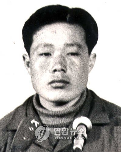 기자회견하는 김신조 (출처=연합뉴스)