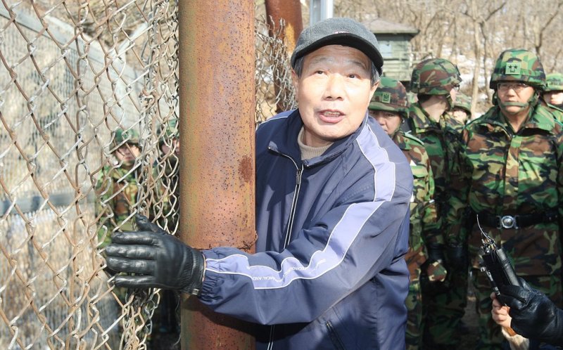 2011년 육군 25사단 장병에게 침투 과정 설명하는 김신조 목사 (출처=연합뉴스)