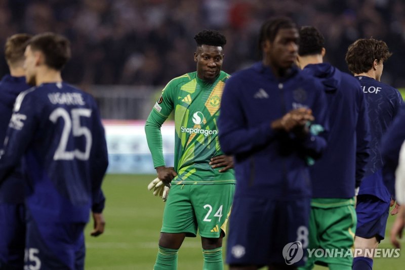 아쉬운 표정을 짓은 맨유의 골키퍼 앙드레 오나나 (출처=연합뉴스)