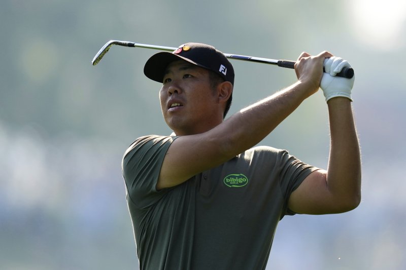 [오거스타=AP/뉴시스] 안병훈이 10일(현지 시간) 미 조지아주 오거스타 내셔널 골프클럽에서 열린 제89회 마스터스 토너먼트 첫날 1번 홀 페어웨이에서 샷하고 있다. 안병훈은 2오버파 74타 공동 51위를 기록했다. 2025.04.11.