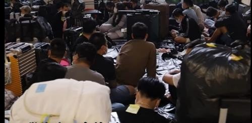지난해 캄보디아 당국이 체포한 사기 용의자 (출처=연합뉴스)