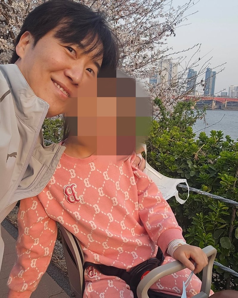 도경완, 7살 딸과 한강 나들이…♥장윤정 붕어빵
