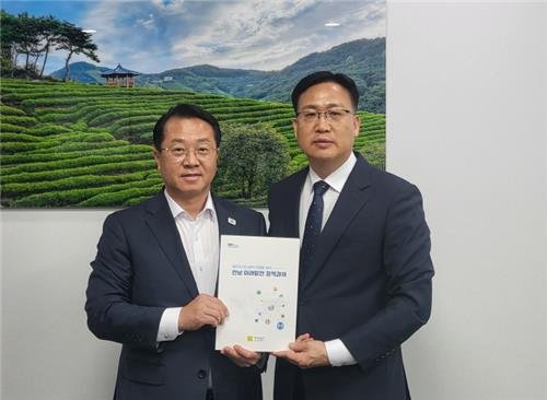 더불어민주당 문금주(왼쪽) 면담 (출처=연합뉴스)