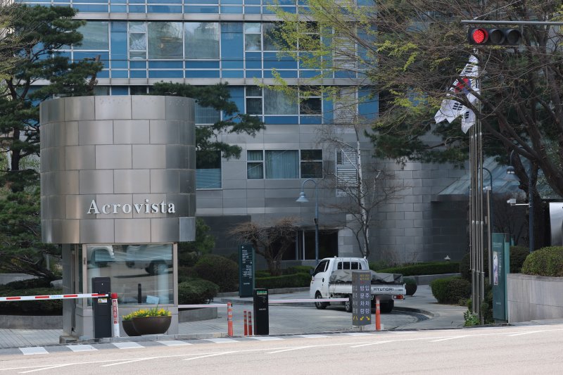 사진은 10일 윤 전 대통령 사저인 서초구 아크로비스타 모습. 2025.4.10/뉴스1 ⓒ News1 박세연 기자