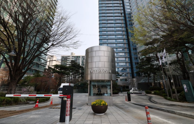 사진은 10일 윤 전 대통령 사저인 서초구 아크로비스타 모습. 2025.4.10/뉴스1 ⓒ News1 박세연 기자