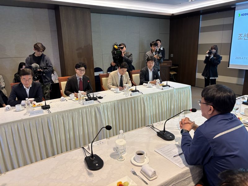 한동훈 "관세는 기업 아닌 정부가 할 일.. 25만원 주자라고 할 때아니야"