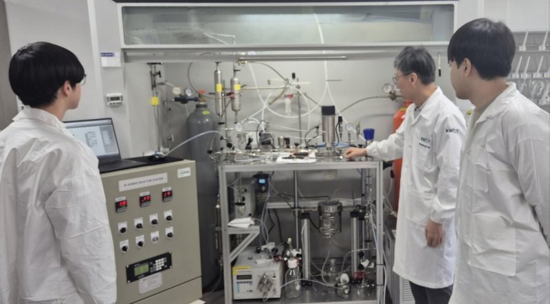 전남 여수 미래혁신지구에 위치한 석유화학업체 피이가 국내 최초로 수입 원료인 올레핀을 생산해 주목받고 있다. 사진은 연구소 모습.(피이 제공. 재판매 및 DB 금지)