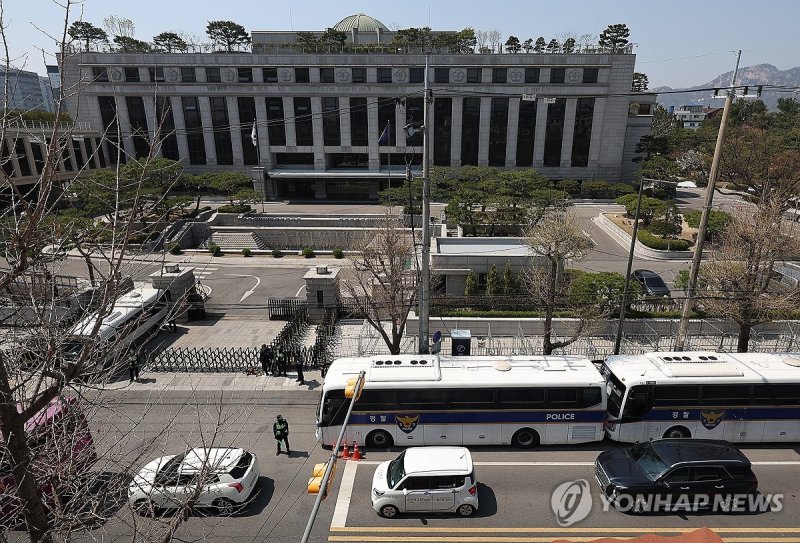 헌재 앞 도로 통행 재개 (출처=연합뉴스)