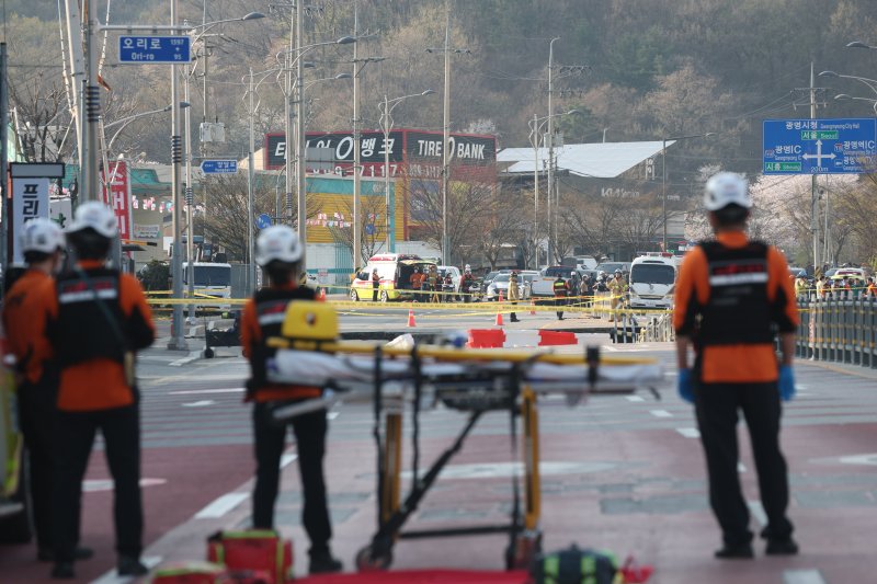 11일 경기도 광명시 일직동 신안산선 공사 현장에서 붕괴 사고가 발생했다. 경기 광명경찰서 등에 따르면 이날 오후 3시 17분께 광명 양지사거리 부근 신안산선 제5-2공구 현장에서 붕괴 사고가 발생했다. 2025.4.11/뉴스1 ⓒ News1 김영운 기자