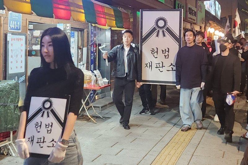 국민의힘비대위갤러리, 헌법재판소 국가 장례식 발인 집회 (출처=연합뉴스)