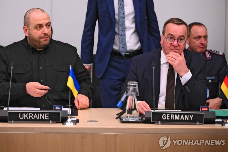 나토 본부서 우크라 지원 공조 회의 (출처=연합뉴스)