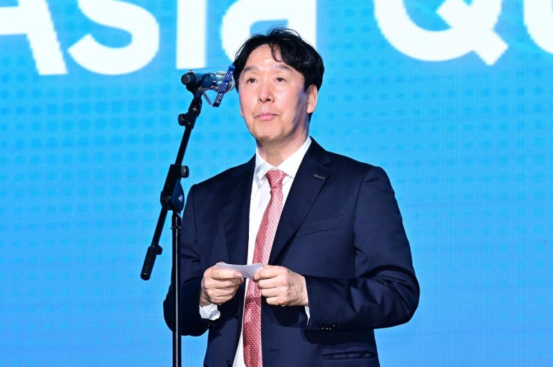OK저축은행의 사령탑에 오른 '봄배구 전도사' 신영철 감독 (출처=연합뉴스)