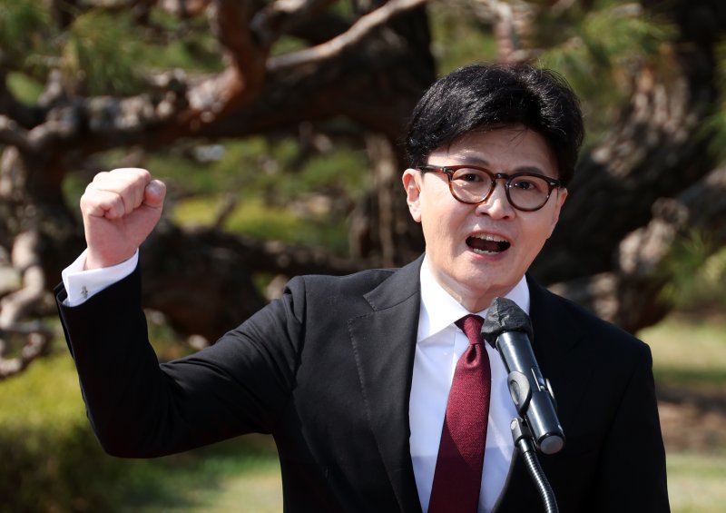 [서울=뉴시스] 고승민 기자 = 한동훈 전 국민의힘 대표가 10일 서울 여의도 국회에서 21대 대통령 선거 출마선언을 하고 있다. 2025.04.10. kkssmm99@newsis.com