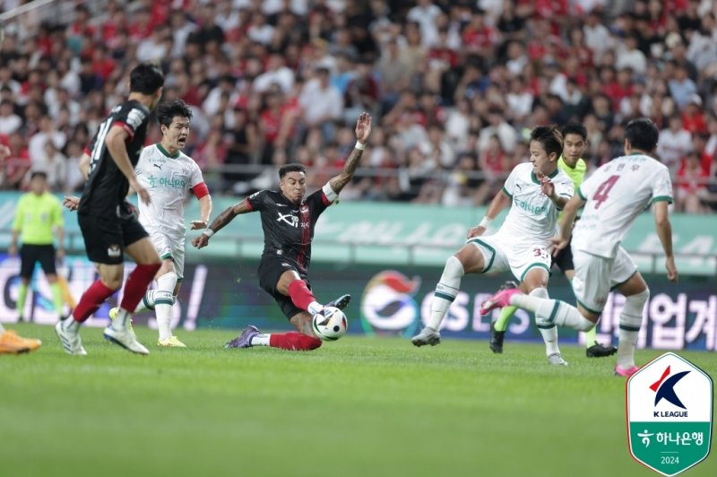 대전을 상대로 슈팅하는 FC서울의 린가드(한국프로축구연맹 제공)