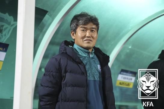 선수부터 코치, 감독으로 K3 클럽 대전 코레일에서만 36년을 보낸 김승희 감독이 대한축구협회 전무이사로 파격 발탁됐다. 그는 "내가 해야할 일은 현장과의 소통"이라고 강조했다. (대한축구협회 제공)