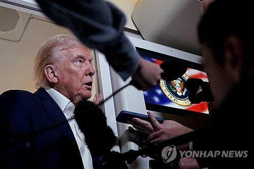언론과 문답하는 트럼프 (출처=연합뉴스)