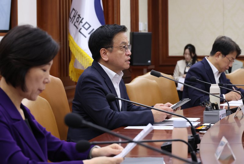 [서울=뉴시스] 김명원 기자 = 최상목 경제부총리 겸 기획재정부 장관이 11일 오전 서울 종로구 정부서울청사에서 열린 대외경제장관회의에 참석해 발언하고 있다. 2025.04.11. kmx1105@newsis.com