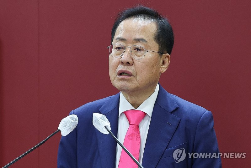 퇴임 인사하는 홍준표 대구시장 (출처=연합뉴스)