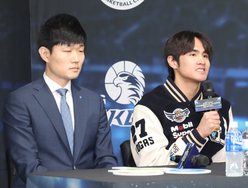 [서울=뉴시스] 김명년 기자 = 대구 한국가스공사 샘 조세프 벨란겔이 지난 10일 오전 서울 강남구 KBL센터에서 열린 2024-2025 KCC 프로농구 플레이오프 미디어데이에서 출사표를 던지고 있다. 2025.04.10. kmn@newsis.com