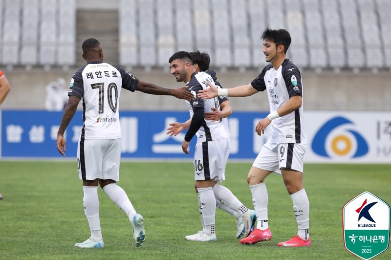 [서울=뉴시스] 프로축구 K리그2 전남드래곤즈의 알베르띠. (사진=한국프로축구연맹 제공) *재판매 및 DB 금지