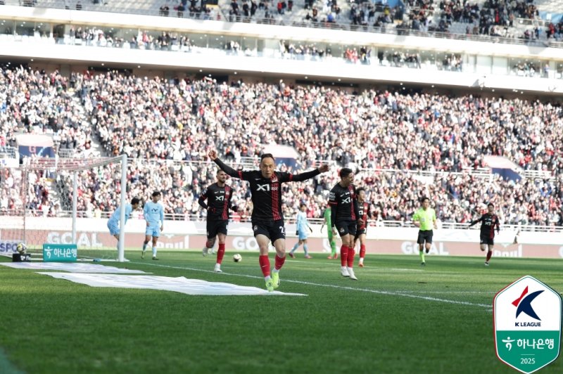 [서울=뉴시스] 프로축구 K리그1 FC서울의 문선민. (사진=한국프로축구연맹 제공) *재판매 및 DB 금지