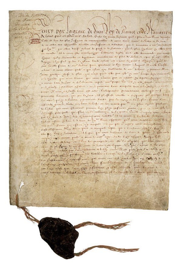 낭트 칙령 원본. (출처: Henri IV., 1598, Public domain, via Wikimedia Commons)