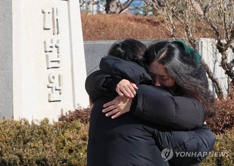 눈물 흘리는 전세사기 피해자들 (출처=연합뉴스)