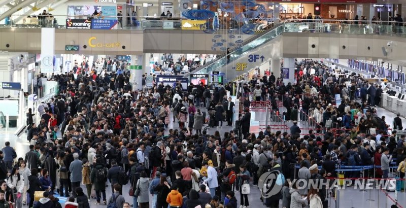 김해공항 국제선 출국장 (출처=연합뉴스)