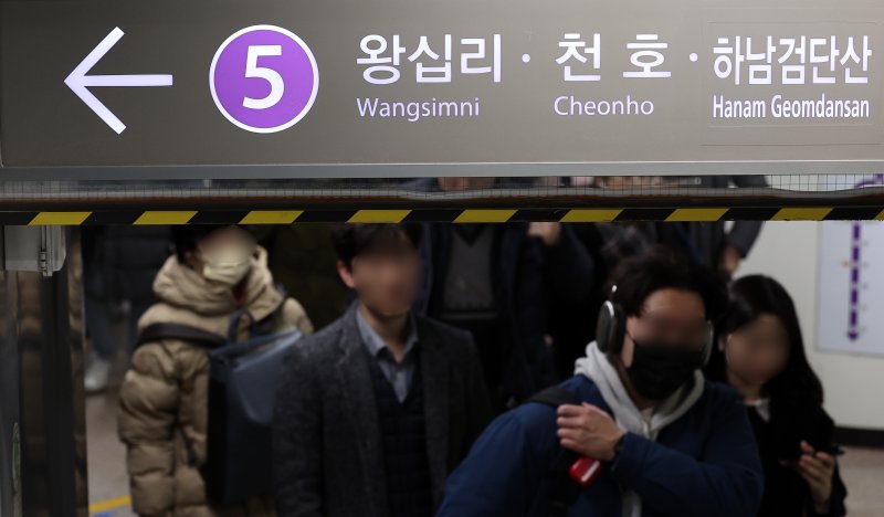 (사진은 기사와 직접 관련 없음) 서울 지하철 5호선 2024.2.22/뉴스1 ⓒ News1 김성진 기자
